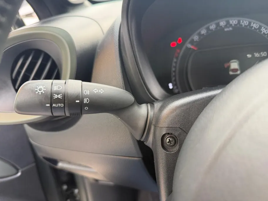 Toyota Aygo X 1.0 VVT-i MT Limited | Apple Carplay & Android Auto | Stoelverwarming | JBL Audio | Camera | Parkeersensoren | LMV | Cruise & Climate Control | Dealer Onderhouden | 12 Maanden BOVAG Garantie