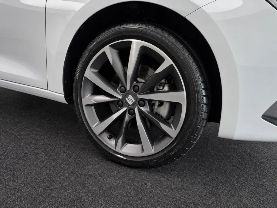 SEAT Leon FR Business 1.5 TSI eHybrid 150 kW / 204 PK Hatchb | 18 Inch | Matrix LED | Trekhaak | 5000,- HERWAARDERING!!!