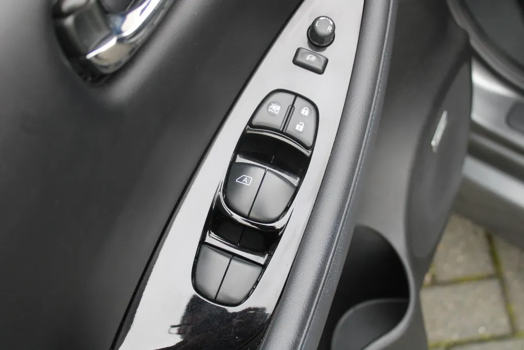 Nissan Leaf Tekna 40 kWh | Trekhaak | Stuur-/stoelverwarming | 360 Camera | LED | Dodehoek detectie | Cruise adapt. | 17' LM | Half leer/stof | Navi |