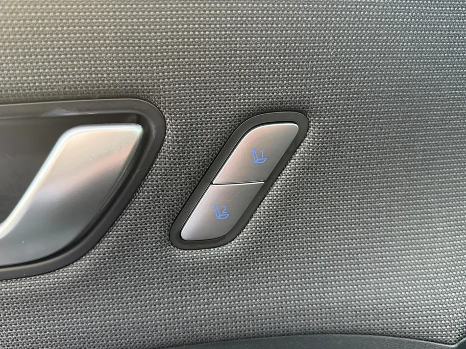 Hyundai Kona 1.6 GDI HEV Premium Sky | Schuif-/kantel dak | Navigatie | Apple Carplay/ Android Auto | Stoelventilatie | Stuur/ Stoelverwarming |