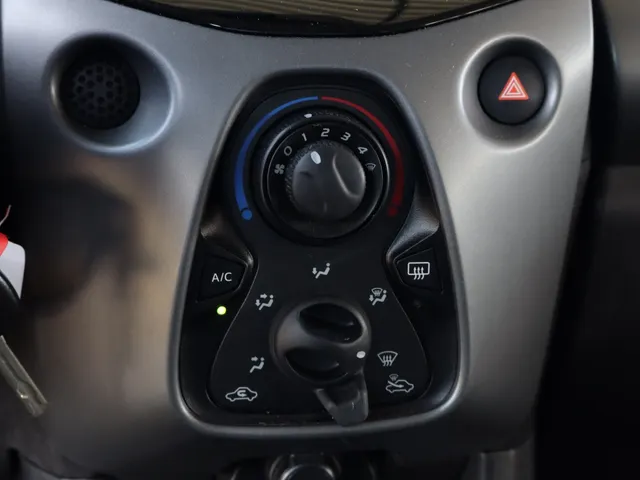Toyota Aygo 1.0 VVT-i x-play Automaat | Camera | Apple Carplay & Android Aut