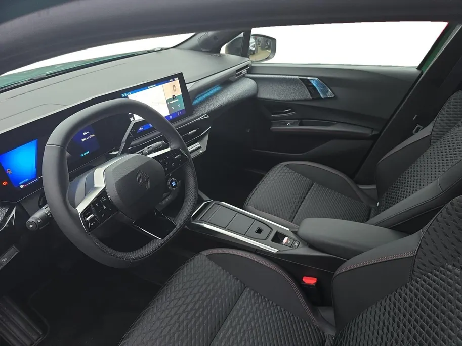 Renault Clio 1.8 Hybrid 160 techno | Direct leverbaar met 1.300,- voorraad korting | LMV 18 inch velgen | Apple carplay & Android Auto | Pack Premiere |