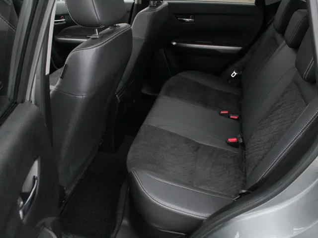 Suzuki Vitara 1.5 Hybrid Style Automaat | Navi | Adap. Cruise | Schuifdak | Camera | Lm-Velgen