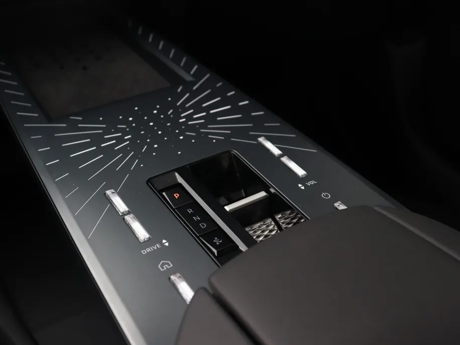 DS No 8 No 8 Pallas Black Edition 74 kWh | Pack Tech | 20'