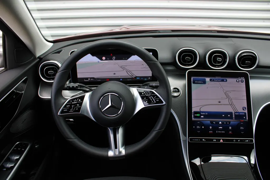 Mercedes-Benz C-Klasse Estate 180 Business Line | Stoelverwarming | Camera | Elek. stoelverstelling + achterklep | Draaloze telefoonlader | 17” LM | LED | Clima | Navi |