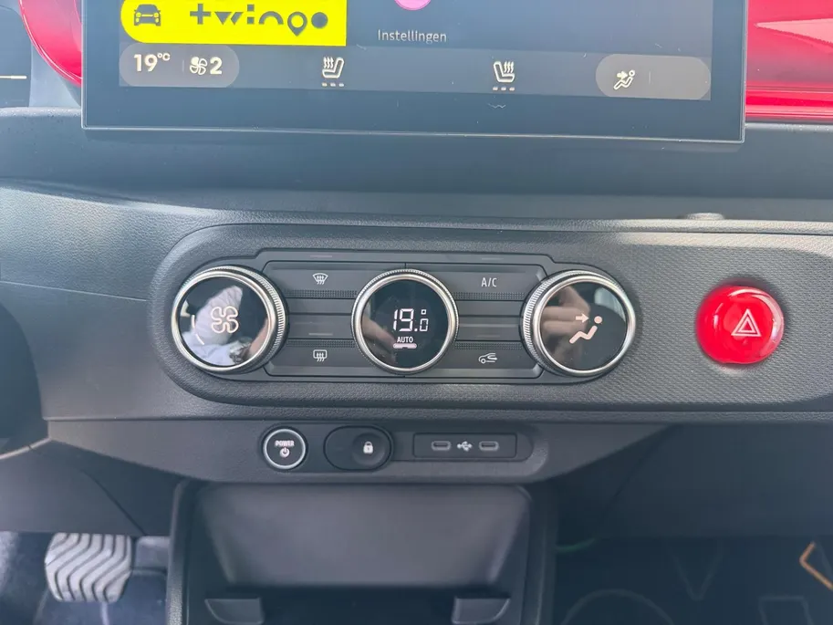 Renault Twingo urban range techno 27.5 kWh | Camera | Adaptieve Cruisecontrol | Airco | Stoelverwarming | Apple Carplay & Android Auto | Rijdende Demo | Beschikbaar vanaf November 2026
