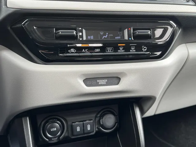 Suzuki Swift 1.2 Select Smart Hybrid | Demonstratievoertuig | Apple Carplay & Android Auto | 16' LM Velgen | Airco | Adaptieve Cruise Control