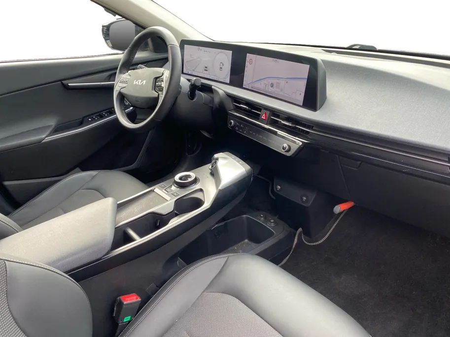 Kia EV6 Air 58 kWh | Climate control | Navigatie | Parkeercamera | LM-velgen 19 inch | Adaptive cruise control | Line-assist | Dodehoek detectie |