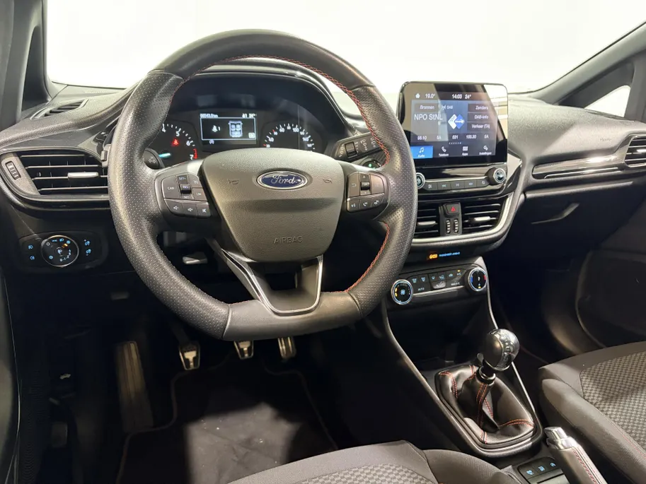 Ford Fiesta 95PK EcoBoost ST-Line | Keyless | Lichtmetalen Velgen | Climate Control | Apple CarPlay/Android Auto | LED Dagrijverlichting | Cruise Control | Armsteun | Elektrische Ramen & Spiegels |