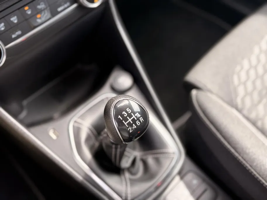 Ford Fiesta 1.0 EcoBoost Hybrid Titanium PARKEERSENSOREN ACHTER I ALL SEASON BANDEN I APPLE CARPLAY / ANDROID AUTO I