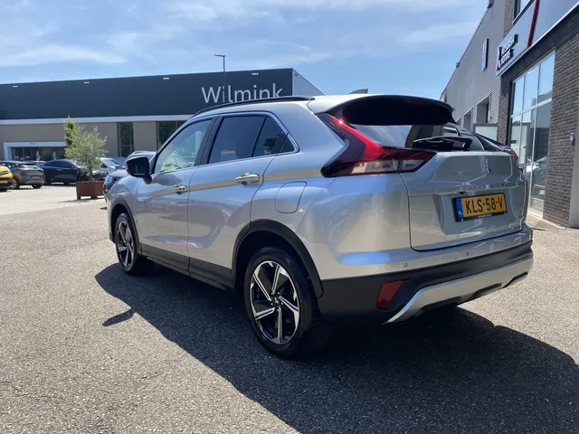 Mitsubishi Eclipse Cross 2.4i PHEV First Edition | All Seasons