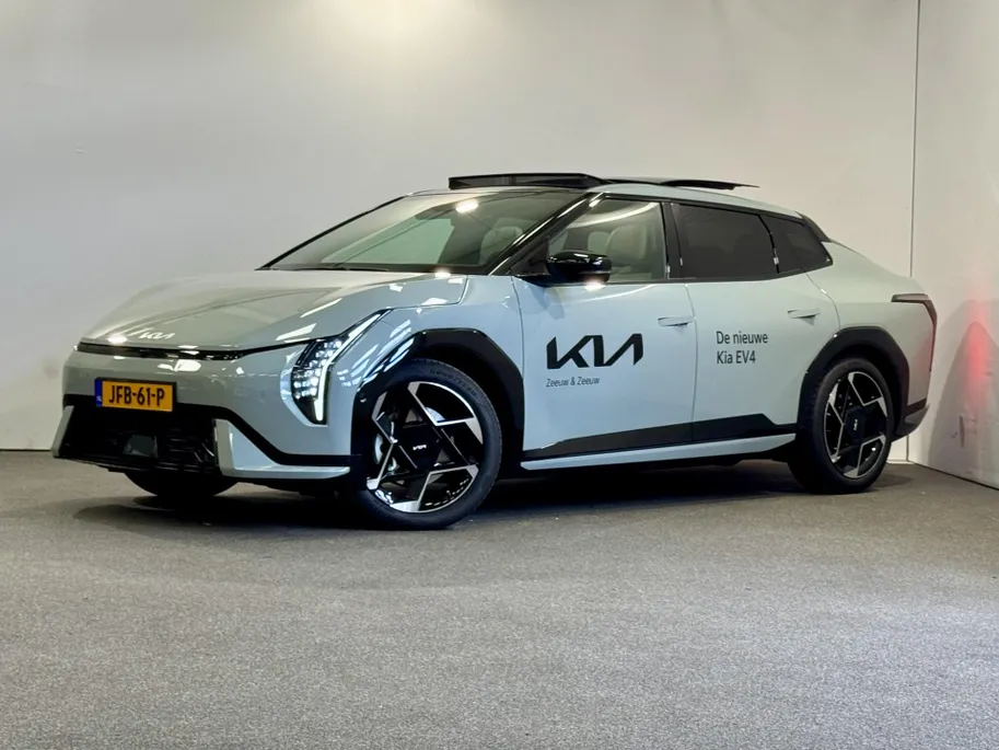 Kia EV4 Fastback GT-PlusLine 81.4 kWh | 204 pk | 595 km actieradius | Bel voor info 071-7600600