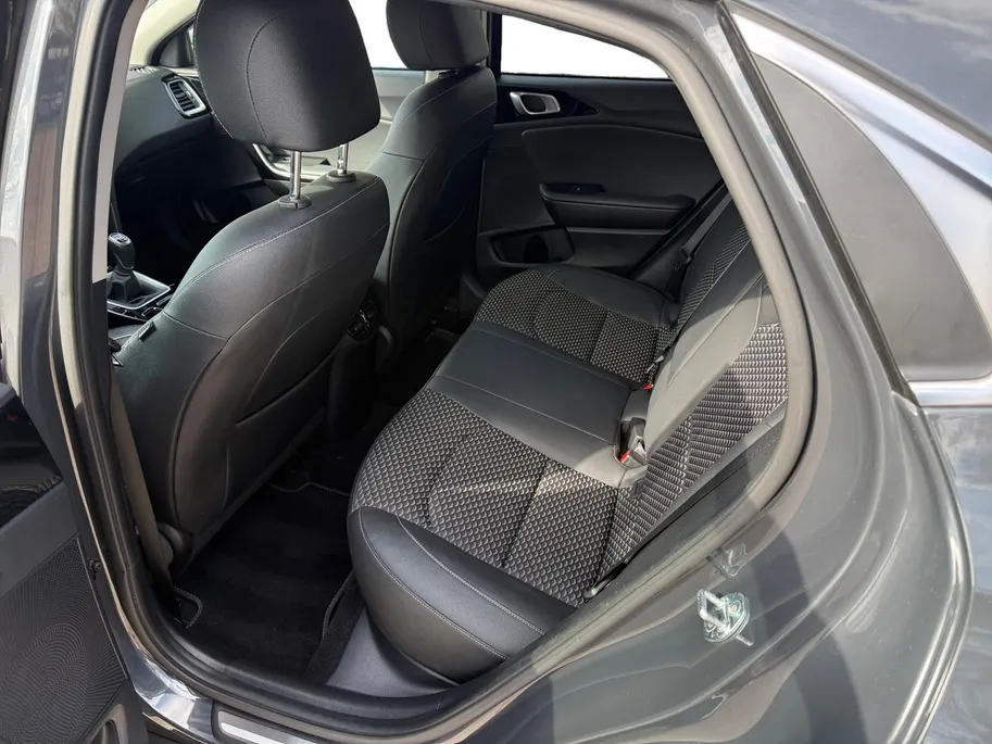 Kia XCeed 1.5 T-GDI MHEV DynamicPlusLine 160 PK | STOEL & STUURVERWARMING | 18 INCH LICHTMETAAL | CLIMATE CONTROL | RESTERENDE FABRIEKSGARANTIE TM 2032