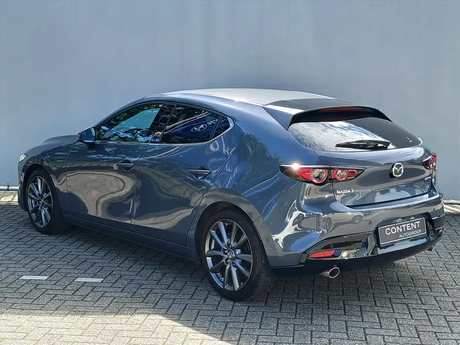Mazda 3 Hatchback Luxury edition / All-seasons / Navi / Cruise / Climate