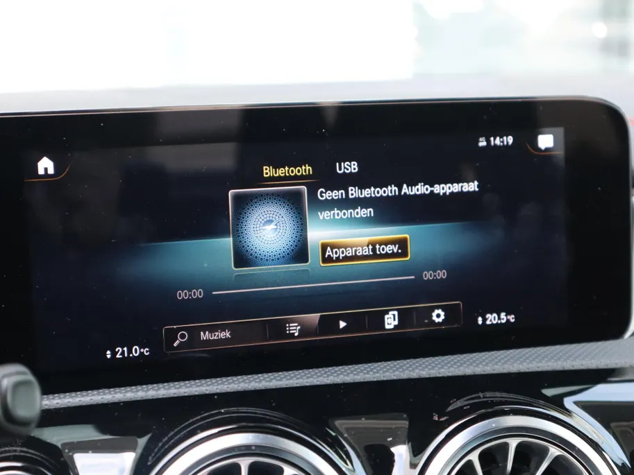Mercedes-Benz CLA 200 Business Solution AMG