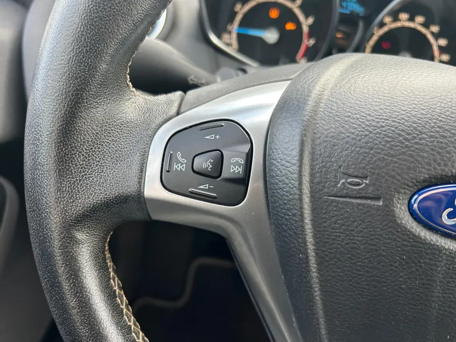 Ford Fiesta 1.0 EcoBoost Titanium |Automaat| Navigatie| Voorruitverwarming| lichtmetalen velgen 16'| 12 maanden Bovag garantie|