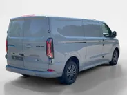Ford E-Transit Custom 320 L2H1 Limited 71 kWh 218 pk | 0,99% rente op financial lease | Navigatie | 2-zits uitvoering | Inklapbare trekhaak | LM velgen 17' | TE BESTELLEN VOERTUIG