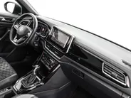 Volkswagen T-Roc 1.5TSI/150PK R-Line Business+ · Panoramadak · Trekhaak · Camera · Apple/Android Car Play · Navigatie · Stoelverwarming · Garantie t/m 09-10-2027 of 100000km.