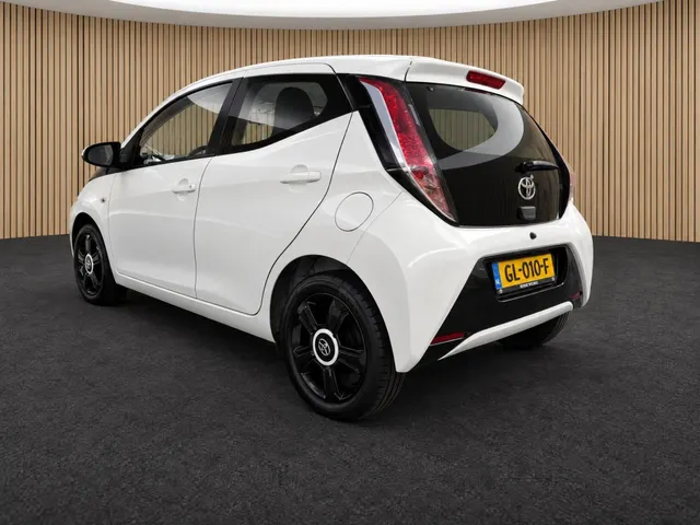 Toyota Aygo 1.0 VVT-i x-play | Automaat | Camera