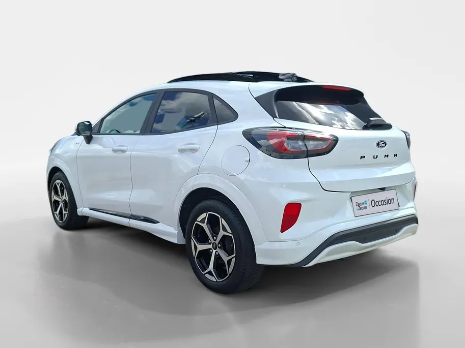Ford Puma ST-Line | Stoel- stuur en voorruitverwarming | Trekhaak | Kantel / schuifdak | Adaptieve led koplampen | All weather banden