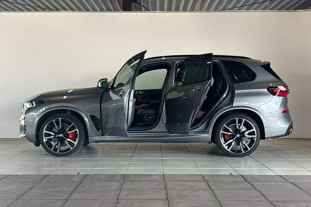 BMW X5 xDrive50e Launch Edition Innovation Pack