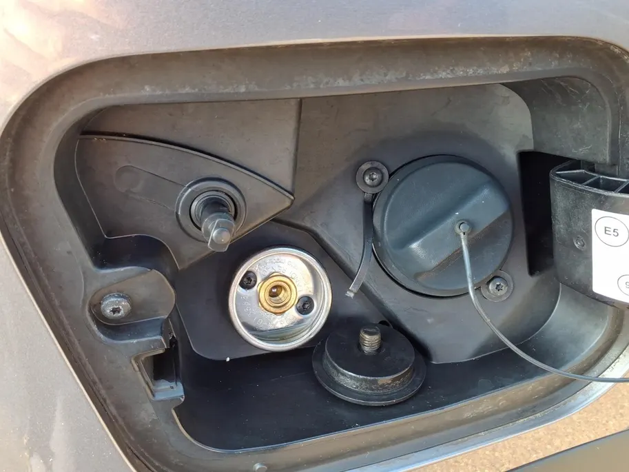 Renault Captur 1.0 TCe 100 Bi-Fuel Zen LPG |Andriod/Applecarplay | Airco | Trekhaak | 1 jaar Garantie | tanken voor € 1 per liter!