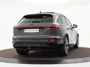 Audi Q6 e-tron SQ6 quattro 100 kWh 490pk · SOH 98% · Panoramadak · 360 Camera · Inklapbare Trekhaak · Warmtepomp · Elek. Stoelen + Geheugen · Garantie t/m 06-10-2030 of 100.000km