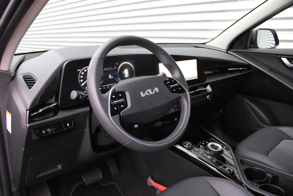 Kia Niro EV DynamicLine 64.8 kWh | Navi | Airco | Cruise | Camera | 17' LM |