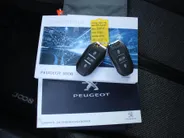 Peugeot 3008 1.6 e-THP Allure | Trekhaak | Navi | Elektr. achterklep | Camera | Apple Carplay/Android Auto | Cruise | 18' LM | All seasons |