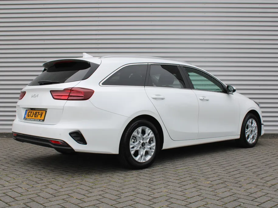 Kia Ceed Sportswagon 1.5 T-GDi DynamicPlusLine | Stoel- & stuurverwarming | Camera | Clima | Cruise adapt. | LED | Navi | Elek. achterklep | 16' LM |