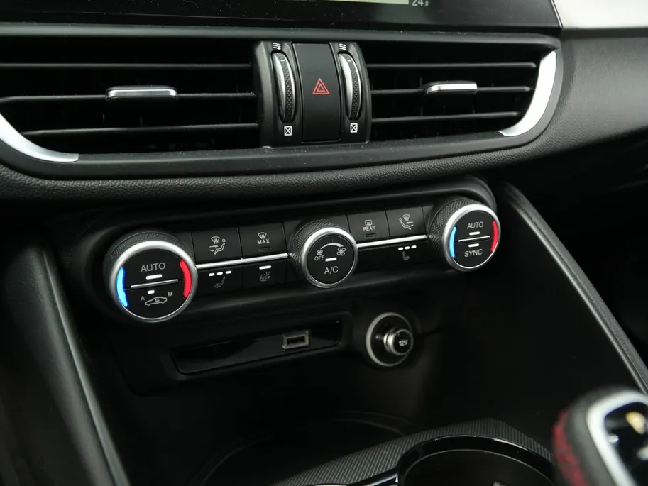 Alfa Romeo Giulia 2.0 Turbo 280 PK Competizione Q4 AWD | Harman | Veloce | 19' VERKOCHT