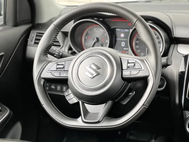 Suzuki Swift 1.2 Style Smart Hybrid | Apple Carplay & Android Auto | Climate Control | Lage Kilometerstand | 16' LM Velgen