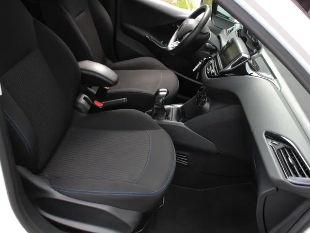 Peugeot 208 1.2 PureTech Signature | Airco | Navi | Park sens | Lm-Velgen