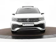 Volkswagen Tiguan 1.5 TSI 150pk DSG R-Line Business+ · Leder · Panoramadak · Apple/Android Car Play · Dodehoeksensor · Elek. Achterklep · 360 Camera · All-season banden · 19'' Inch · EXTRA INRUILKORTING ·