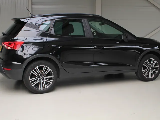 SEAT Arona 1.0 TSI Style Business Intense Navigatie | Camera | Climate Control | Inklapbare buitenspiegels