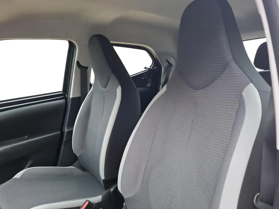 Toyota Aygo 1.0 VVT-i x-play | ACHTERUITRIJCAMERA | 5 DEURS | TELEFOON | AIRCO | ELEKTRISCHE RAMEN |