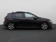 Volkswagen Golf 1.5eTSI/130PK R-Line DSG Volkswagen Golf 1.5eTSI/131PK R-Line DSG · Panoramadak · Apple/Android Car Play · Stoel & Stuurverwarming · Navigatie · LED ·