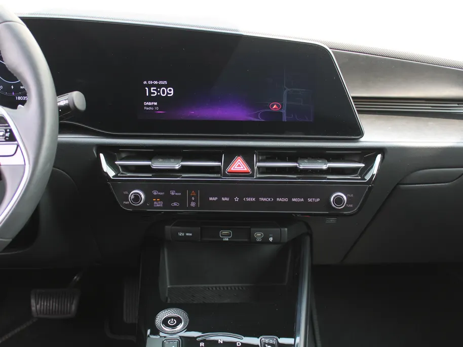 Kia Niro EV Edition Advanced 64.8 kWh | Stuur-/stoelverwarming | Elektr. stoelverstelling | Camera | Cruise adapt. | 17'LM | Clima | 17% bijtelling |