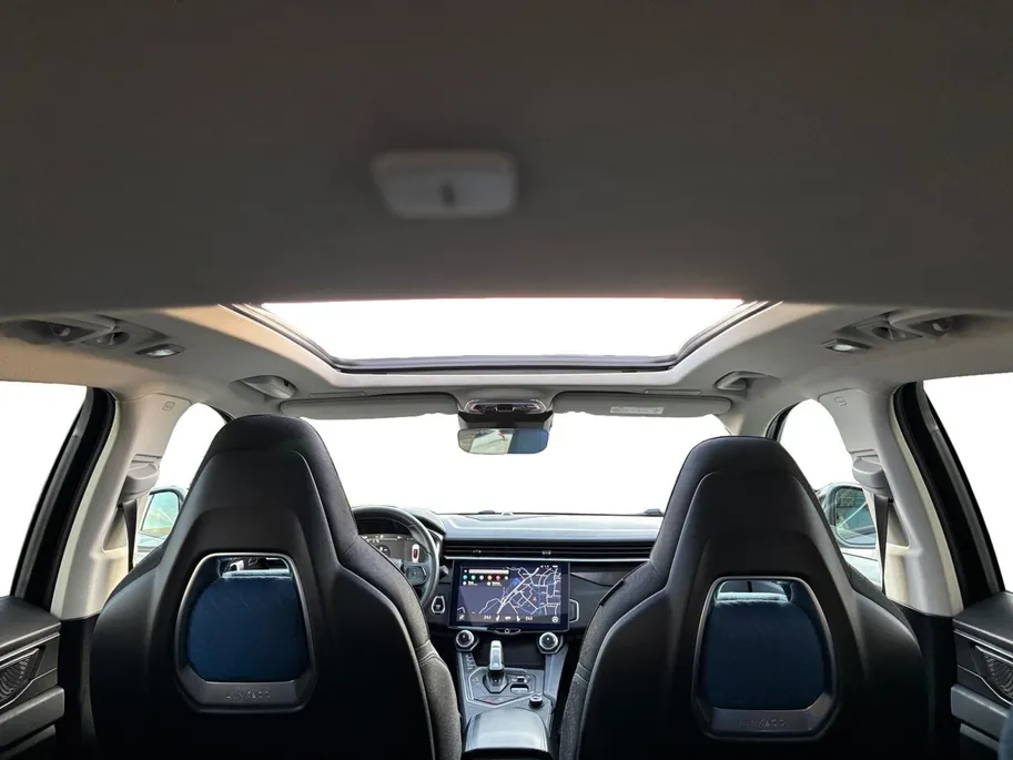 Lynk & Co 01 1.5 | Adaptieve Cruise Control | Stoelverwarming | Schuif/Kantel Dak |  | Elek. Achterklep | Lichtmetalen Velgen |