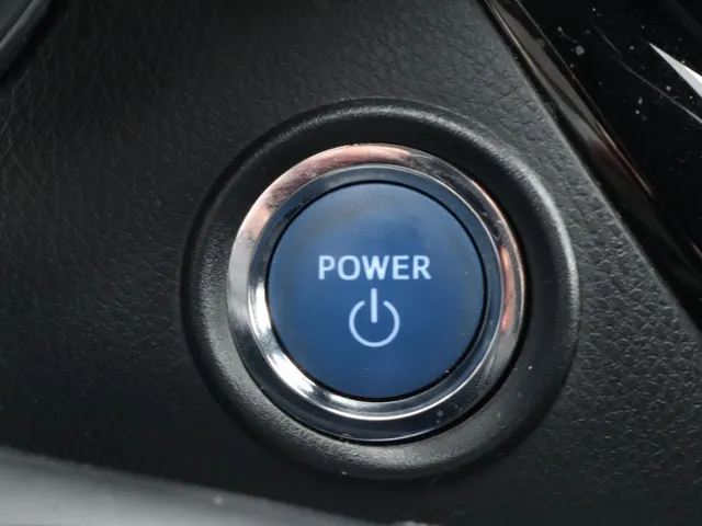 Toyota C-HR 1.8 Hybrid Style Ultimate Blindspot | Stoel en stuurverwarming | All seasons