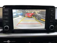 Kia Picanto 1.0 MPi DynamicLine | Apple Carplay / Android Auto | Navigatiesysteem | Cruise Control | Airco | Lichtsensor | 14' Lichtmetalen velgen | Camera Achter