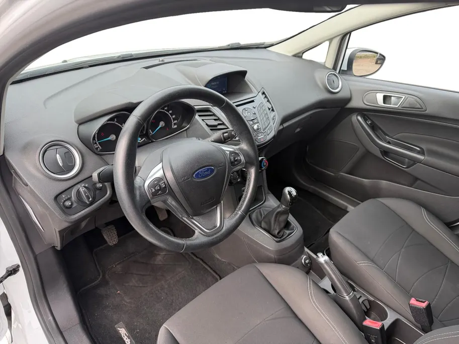 Ford Fiesta 1.0 Style Ultimate | Dealer onderhouden | NL auto | Navigatie | Parkeersensoren voor en achter | Achteruitrijcamera | 15' lichtmetalen velgen | Airco | Cruise control | Bluetooth | Privacy glas | Bovag garantie |