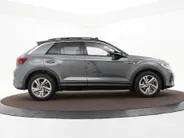 Volkswagen T-Roc 1.5TSI/150PK R-Line Business+ · Panoramadak · Trekhaak · Camera · Apple/Android Car Play · Navigatie · Stoelverwarming · Garantie t/m 09-10-2027 of 100000km.