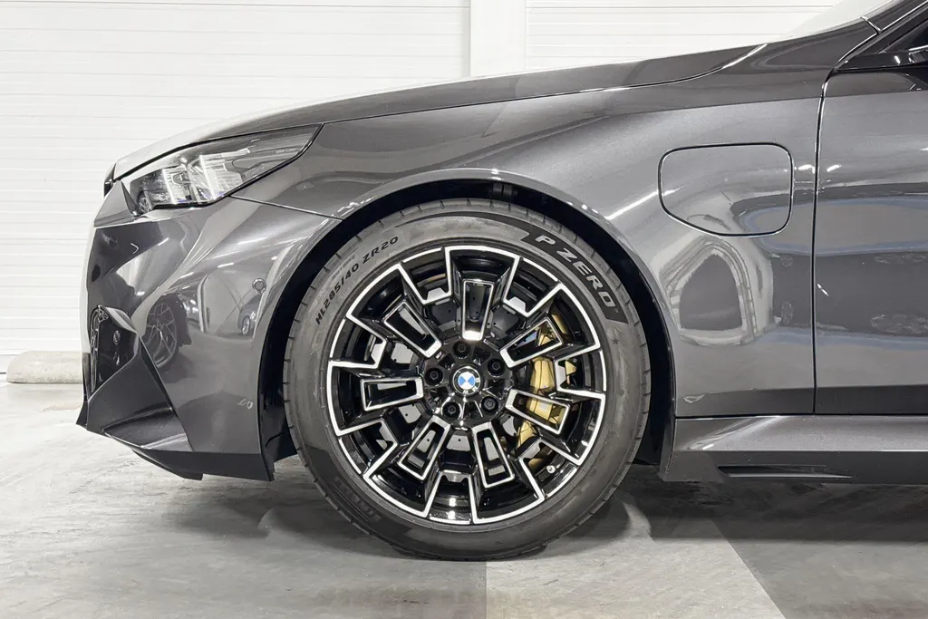 BMW M5 Sedan M5