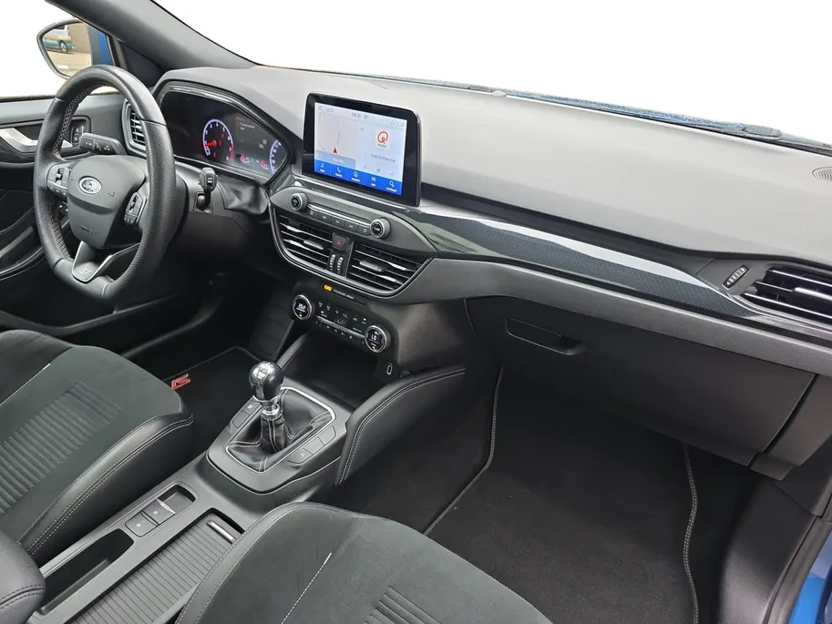 Ford Focus Wagon 2.3 EcoBoost ST-3 | Performance Pack | Panoramadak | Trekhaak | Winter Pack | Achteruitrijcamera | Adapt. Cruise Control | 12 maanden garantie! |