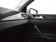 Volkswagen Polo Life Edition 1.0 TSI 95 pk 5 versn. Hand · Achteruitrijcamera · regensensor ·