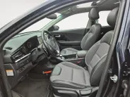 Kia e-Niro DynamicPlusLine 64 kWh | Airco | Navi | Camera | Privacy Glass | Trekhaak | Stoelverwarming | Stuurverwarming