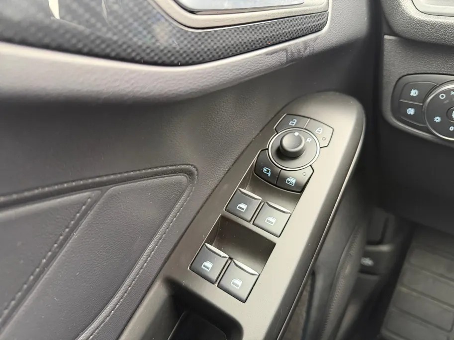 Ford Focus Wagon 1.0 EcoBoost Hybrid ST Line X | 155 pk | Automaat | Adapt. cruise control | BLIS | Pano dak | Parkeersensoren voor en achter | Achteruitrijcamera | 17' lichtmetalen velgen | Privacy glas | Fabrieksgarantie |
