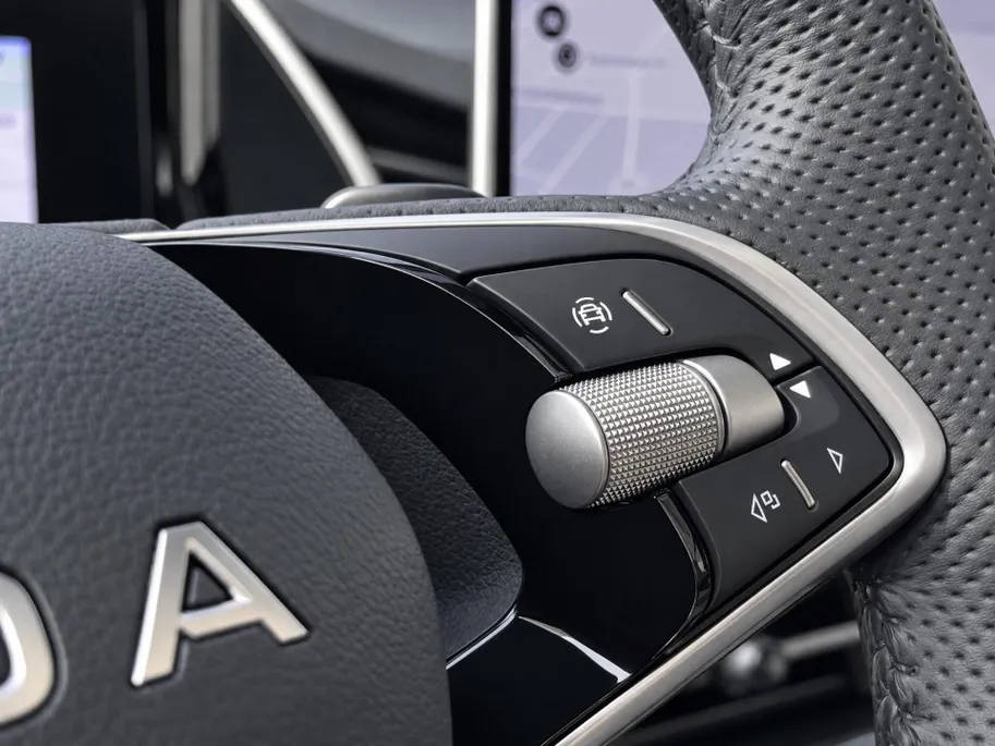 Škoda Kodiaq 1.5 TSI 204pk DSG PHEV Sportline Business · Panoramadak · Wegklapbare Trekhaak · Camera · Elek. Voorstoel · Elek. Achterklep · 19'' Inch · Garantie t/m 24-06-2030 of 100.000km