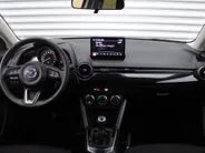 Mazda 2 1.5 e-SkyActiv-G 90PK 6MT Homura | Stuur-/stoelverwarming | Camera | Dodehoek detectie | LED | 16' LM | Carplay | Clima | Cruise |